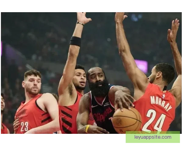 哈登谈客场防守策略 逐步调整状态寻求球队胜利